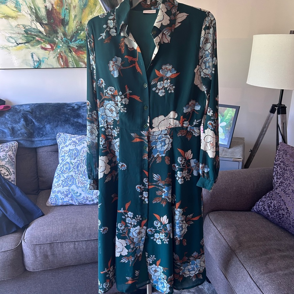 Gorgeous fall dress for chilly days and fun first dates!